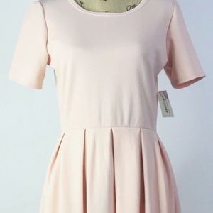 🛍🎁LuLaRoe “Amelia” Sz S